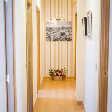 Apartamento Piso Junto A La Catedral, 4-5 Personas Málaga
