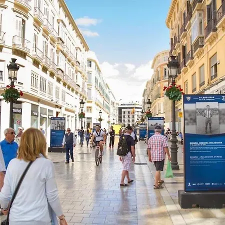 Piso Junto A La Catedral, 4-5 Personas * Málaga